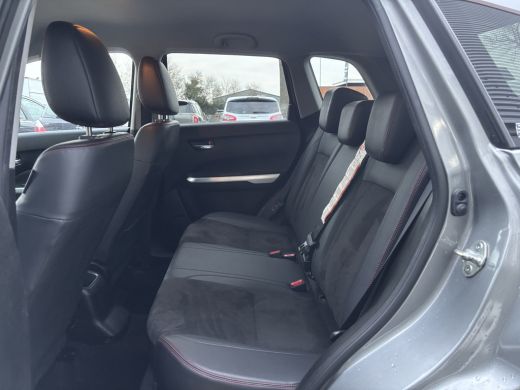 Suzuki Vitara 1.4 S | Adaptive Cruise | Stoelverwarming | Key Less | Parkeer Camera ActivLease financial lease