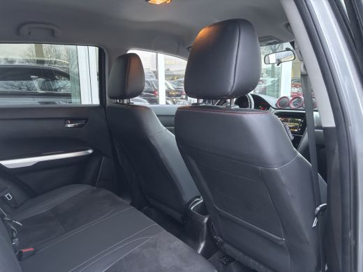 Suzuki Vitara 1.4 S | Adaptive Cruise | Stoelverwarming | Key Less | Parkeer Camera ActivLease financial lease