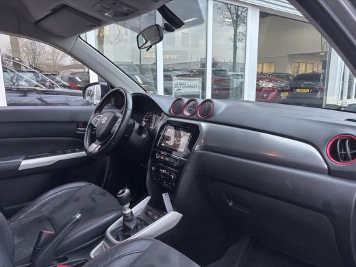 Suzuki Vitara 1.4 S | Adaptive Cruise | Stoelverwarming | Key Less | Parkeer Camera ActivLease financial lease