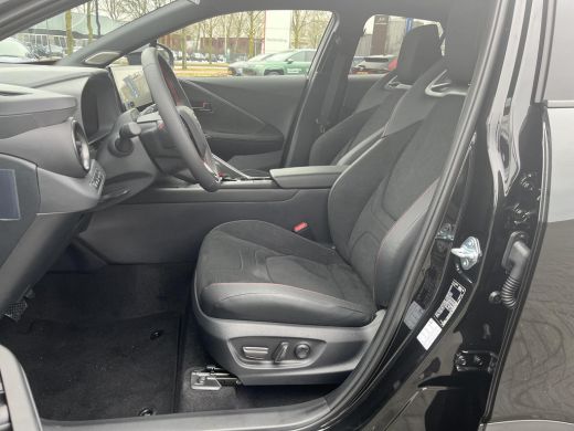 Toyota C-HR 2.0 Plug-in Hybrid 220 Black Edition | &euro; 2.000 extra inruilwaarde | ActivLease financial lease