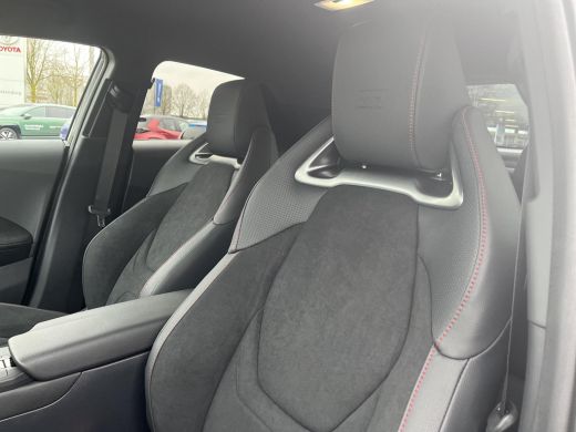 Toyota C-HR 2.0 Plug-in Hybrid 220 Black Edition | &euro; 2.000 extra inruilwaarde | ActivLease financial lease