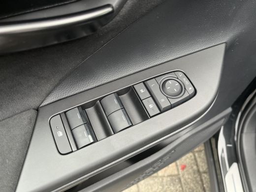 Toyota C-HR 2.0 Plug-in Hybrid 220 Black Edition | &euro; 2.000 extra inruilwaarde | ActivLease financial lease