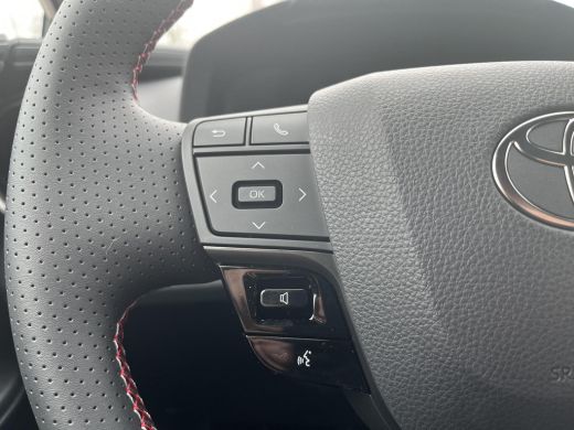 Toyota C-HR 2.0 Plug-in Hybrid 220 Black Edition | &euro; 2.000 extra inruilwaarde | ActivLease financial lease