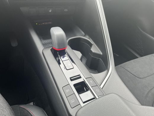 Toyota C-HR 2.0 Plug-in Hybrid 220 Black Edition | &euro; 2.000 extra inruilwaarde | ActivLease financial lease