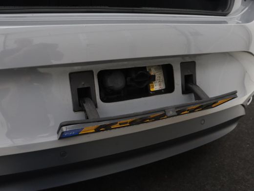 Volkswagen ID.3 First Plus 58 kWh | Trekhaak | Stoel & stuurverwarming | Matrix LED | Camera | Carplay | Sfeerver... ActivLease financial lease