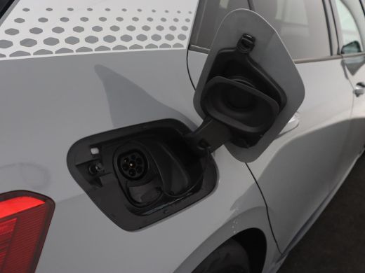 Volkswagen ID.3 First Plus 58 kWh | Trekhaak | Stoel & stuurverwarming | Matrix LED | Camera | Carplay | Sfeerver... ActivLease financial lease