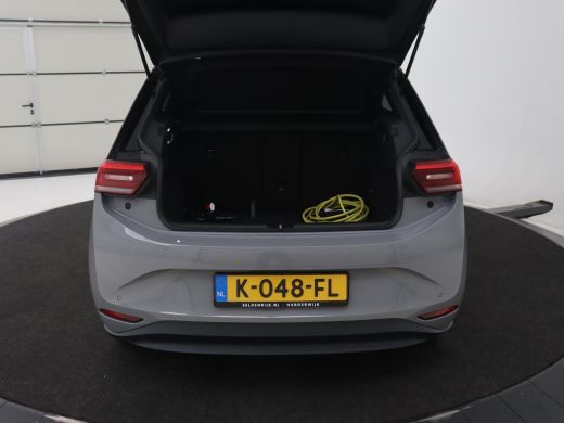 Volkswagen ID.3 First Plus 58 kWh | Trekhaak | Stoel & stuurverwarming | Matrix LED | Camera | Carplay | Sfeerver... ActivLease financial lease