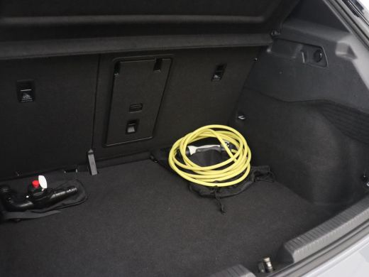 Volkswagen ID.3 First Plus 58 kWh | Trekhaak | Stoel & stuurverwarming | Matrix LED | Camera | Carplay | Sfeerver... ActivLease financial lease