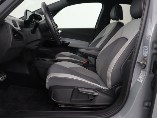 Volkswagen ID.3 First Plus 58 kWh | Trekhaak | Stoel & stuurverwarming | Matrix LED | Camera | Carplay | Sfeerver... ActivLease financial lease