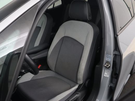 Volkswagen ID.3 First Plus 58 kWh | Trekhaak | Stoel & stuurverwarming | Matrix LED | Camera | Carplay | Sfeerver... ActivLease financial lease