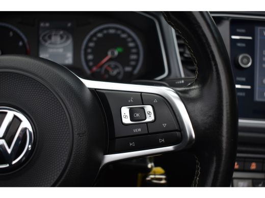 Volkswagen T-Roc 1.5 TSI 150PK DSG R-LINE SPORT/PDC/NAVI ActivLease financial lease