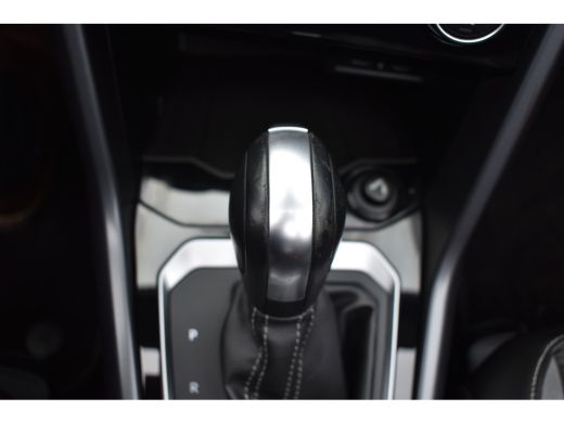 Volkswagen T-Roc 1.5 TSI 150PK DSG R-LINE SPORT/PDC/NAVI ActivLease financial lease