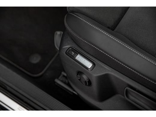 Volkswagen T-Roc 1.5 TSI R-Line Edition DSG | Camera | Navi | Apple Carplay | ActivLease financial lease