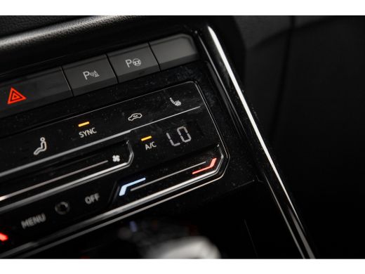 Volkswagen T-Roc 1.5 TSI R-Line Edition DSG | Camera | Navi | Apple Carplay | ActivLease financial lease