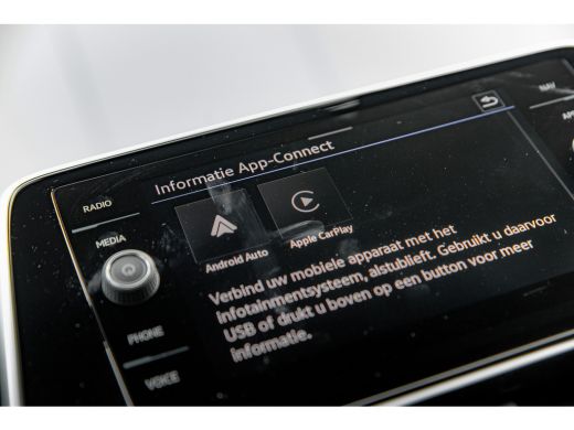 Volkswagen T-Roc 1.5 TSI R-Line Edition DSG | Camera | Navi | Apple Carplay | ActivLease financial lease