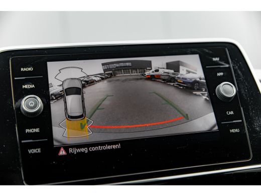 Volkswagen T-Roc 1.5 TSI R-Line Edition DSG | Camera | Navi | Apple Carplay | ActivLease financial lease