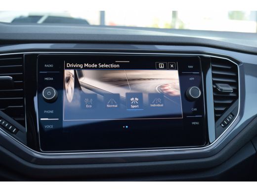 Volkswagen T-Roc 1.5 TSI Sport Business R | Pano | Half Leer | Virtual | Apple CarPlay ActivLease financial lease