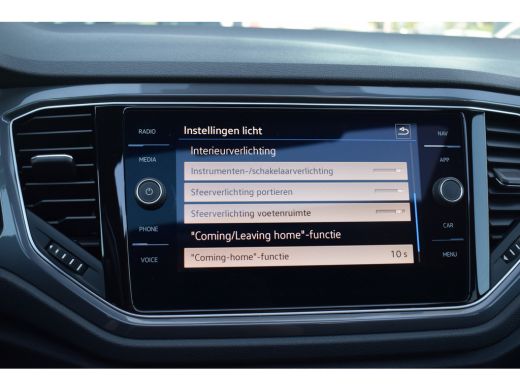 Volkswagen T-Roc 1.5 TSI Sport Business R | Pano | Half Leer | Virtual | Apple CarPlay ActivLease financial lease