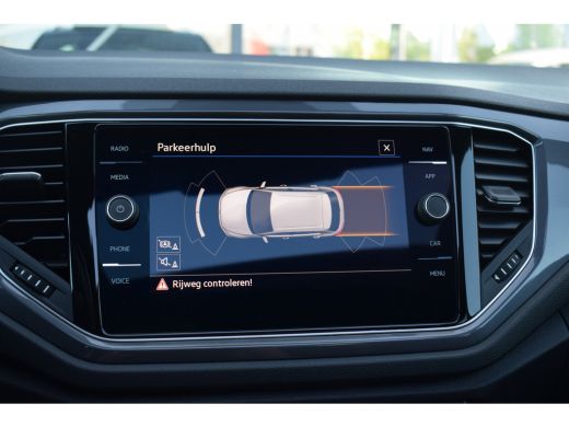 Volkswagen T-Roc 1.5 TSI Sport Business R | Pano | Half Leer | Virtual | Apple CarPlay ActivLease financial lease