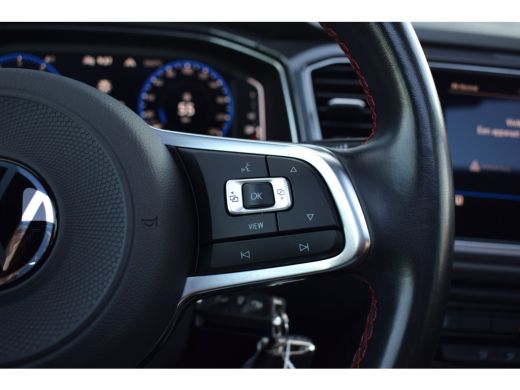 Volkswagen T-Roc 1.5 TSI Sport Business R | Pano | Half Leer | Virtual | Apple CarPlay ActivLease financial lease