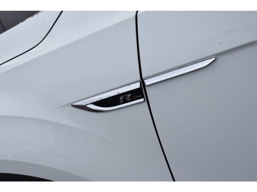 Volkswagen T-Roc 1.5 TSI Sport Business R | Pano | Half Leer | Virtual | Apple CarPlay ActivLease financial lease