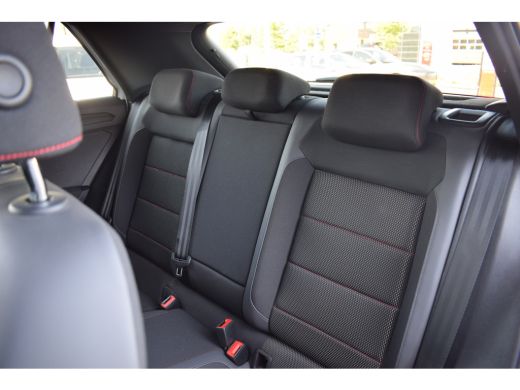 Volkswagen T-Roc 1.5 TSI Sport Business R | Pano | Half Leer | Virtual | Apple CarPlay ActivLease financial lease