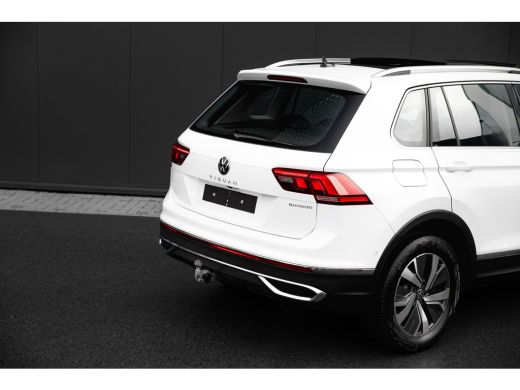 Volkswagen Tiguan 1.4 TSI eHybrid 245PK R-Line | Trekhaak | Panoramadak | Leder | ActivLease financial lease