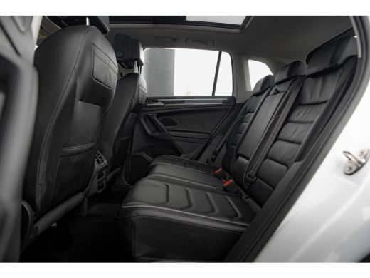 Volkswagen Tiguan 1.4 TSI eHybrid 245PK R-Line | Trekhaak | Panoramadak | Leder | ActivLease financial lease