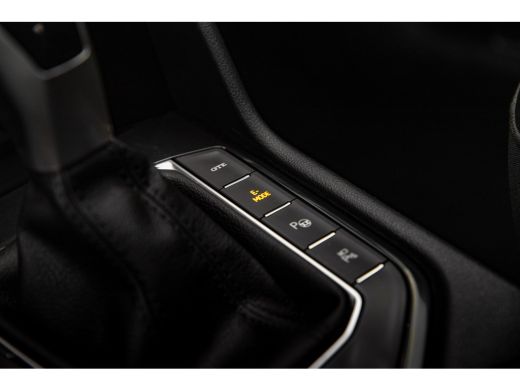 Volkswagen Tiguan 1.4 TSI eHybrid 245PK R-Line | Trekhaak | Panoramadak | Leder | ActivLease financial lease
