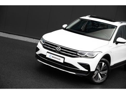 Volkswagen Tiguan 1.4 TSI eHybrid 245PK R-Line | Trekhaak | Panoramadak | Leder | ActivLease financial lease