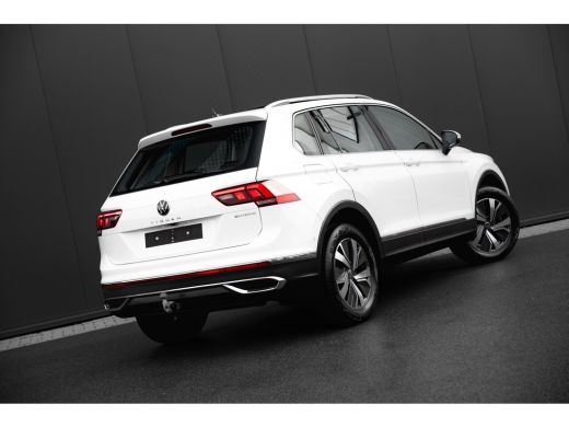 Volkswagen Tiguan 1.4 TSI eHybrid 245PK R-Line | Trekhaak | Panoramadak | Leder | ActivLease financial lease