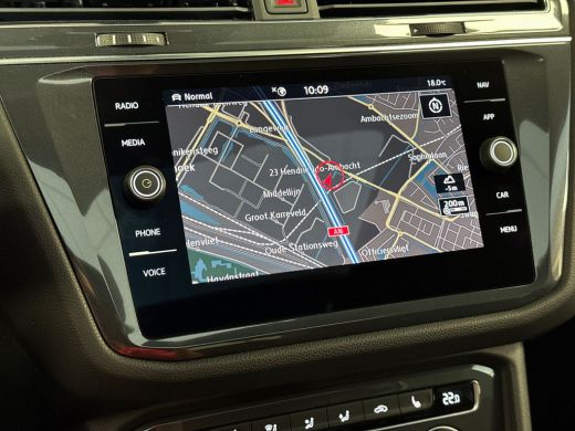 Volkswagen Tiguan Allspace 1.5 TSI Highline Business R Panoramadak | Verwarmbare voorstoelen | Navigatiesysteem ActivLease financial lease