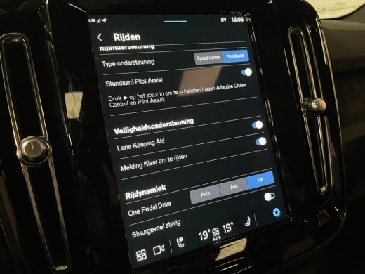 Volvo  C40 Single Motor Extended Range Plus 82 kWh | All Season banden | Adaptieve Cruise Control | Stoel en... ActivLease financial lease