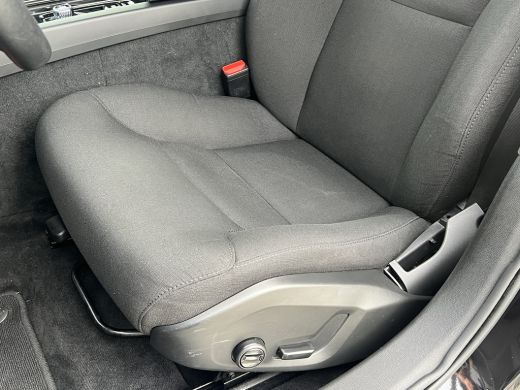 Volvo  V60 2.0 B3 Momentum Business | Trekhaak | 19'' Velgen | Adaptieve Cruise control | Stoel en stuurwiel... ActivLease financial lease