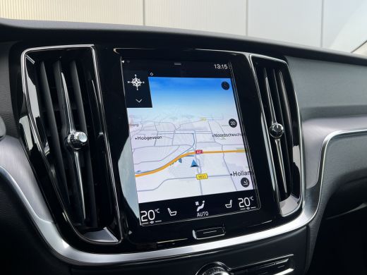 Volvo  V60 2.0 B3 Momentum Business | Trekhaak | 19'' Velgen | Adaptieve Cruise control | Stoel en stuurwiel... ActivLease financial lease