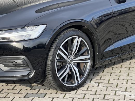 Volvo  V60 2.0 B3 Momentum Business | Trekhaak | 19'' Velgen | Adaptieve Cruise control | Stoel en stuurwiel... ActivLease financial lease