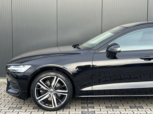 Volvo  V60 2.0 B3 Momentum Business | Trekhaak | 19'' Velgen | Adaptieve Cruise control | Stoel en stuurwiel... ActivLease financial lease