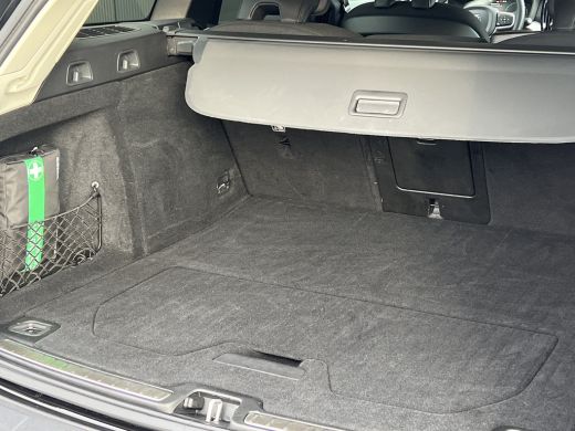 Volvo  V60 2.0 B3 Momentum Business | Trekhaak | 19'' Velgen | Adaptieve Cruise control | Stoel en stuurwiel... ActivLease financial lease