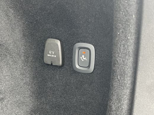 Volvo  V60 2.0 B3 Momentum Business | Trekhaak | 19'' Velgen | Adaptieve Cruise control | Stoel en stuurwiel... ActivLease financial lease