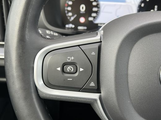 Volvo  V60 2.0 B3 Momentum Business | Trekhaak | 19'' Velgen | Adaptieve Cruise control | Stoel en stuurwiel... ActivLease financial lease