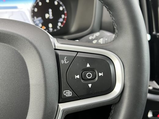 Volvo  V60 2.0 B3 Momentum Business | Trekhaak | 19'' Velgen | Adaptieve Cruise control | Stoel en stuurwiel... ActivLease financial lease