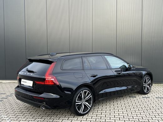Volvo  V60 2.0 B3 Momentum Business | Trekhaak | 19'' Velgen | Adaptieve Cruise control | Stoel en stuurwiel... ActivLease financial lease