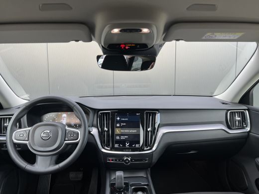 Volvo  V60 2.0 B3 Momentum Business | Trekhaak | 19'' Velgen | Adaptieve Cruise control | Stoel en stuurwiel... ActivLease financial lease