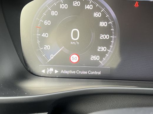 Volvo  V60 2.0 B3 Momentum Business | Trekhaak | 19'' Velgen | Adaptieve Cruise control | Stoel en stuurwiel... ActivLease financial lease