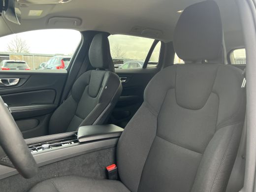 Volvo  V60 2.0 B3 Momentum Business | Trekhaak | 19'' Velgen | Adaptieve Cruise control | Stoel en stuurwiel... ActivLease financial lease