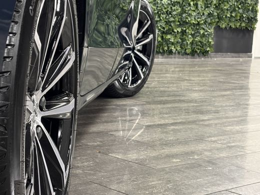 Volvo  V60 2.0 T6 AWD Recharge Plus Dark 245km! | Trekhaak | 360&deg; Camera | Harman Kardon | Adaptieve Cruise ... ActivLease financial lease