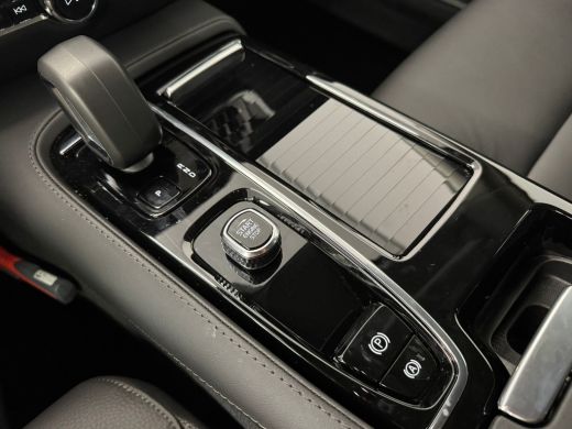 Volvo  V60 2.0 T6 Plug-in hybrid AWD Essential Bright | Achterbank verwarmd | Achteruitrijcamera | Chroom de... ActivLease financial lease