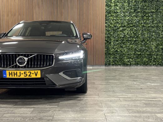 Volvo  V60 T6 AWD Recharge Essential Trekhaak | All Season banden | Lederen bekleding | Adaptieve Cruise Con... ActivLease financial lease