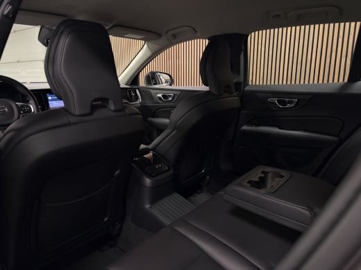 Volvo  V60 T6 AWD Recharge Essential Trekhaak | All Season banden | Lederen bekleding | Adaptieve Cruise Con... ActivLease financial lease