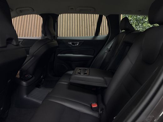 Volvo  V60 T6 AWD Recharge Essential Trekhaak | All Season banden | Lederen bekleding | Adaptieve Cruise Con... ActivLease financial lease